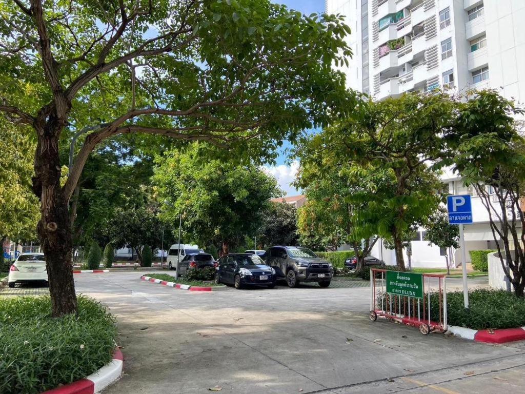 Dluxx Thammasat Hotel Pathum Thani Exterior photo