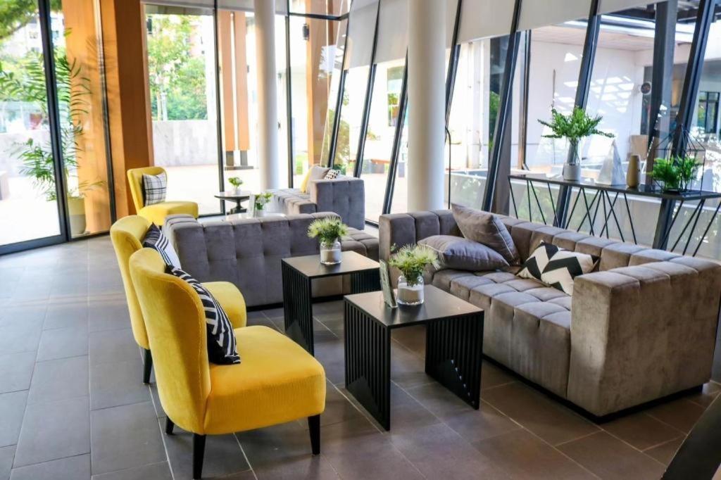 Dluxx Thammasat Hotel Pathum Thani Exterior photo