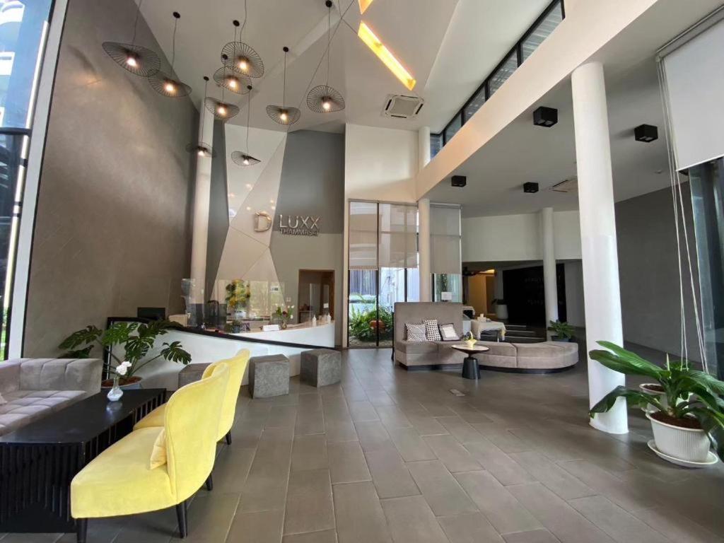 Dluxx Thammasat Hotel Pathum Thani Exterior photo
