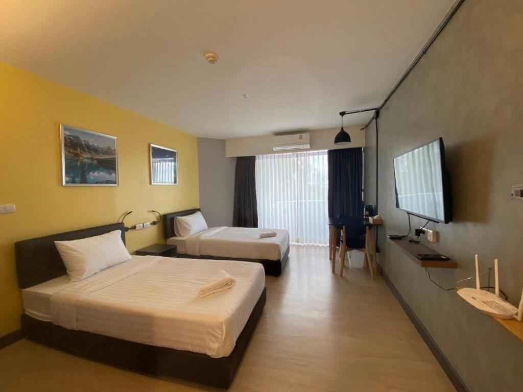Dluxx Thammasat Hotel Pathum Thani Exterior photo
