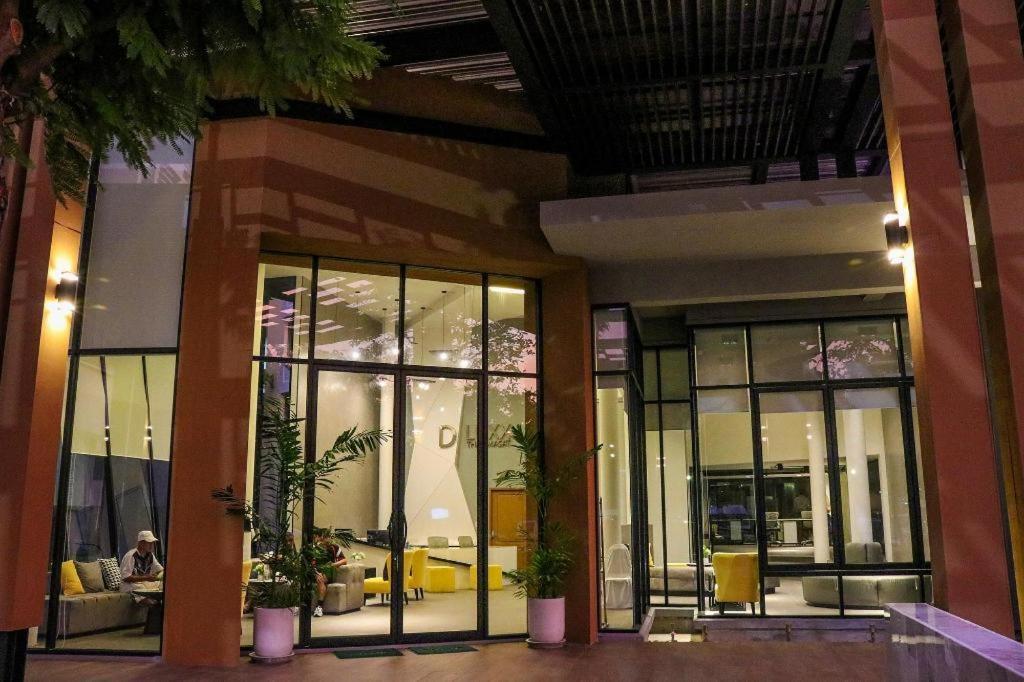 Dluxx Thammasat Hotel Pathum Thani Exterior photo