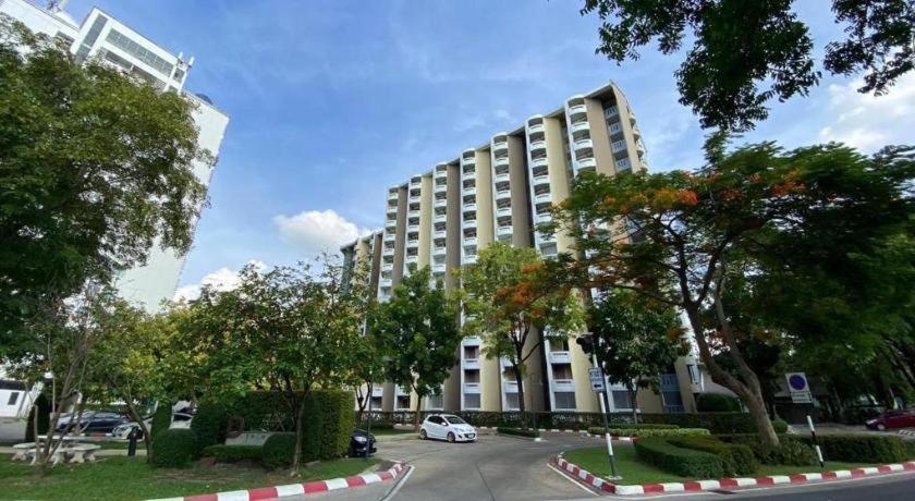 Dluxx Thammasat Hotel Pathum Thani Exterior photo
